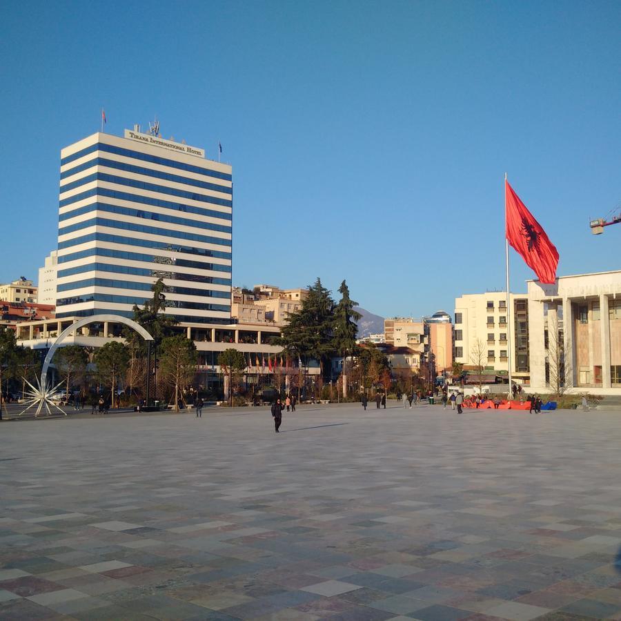 Fleur Apartment Tirana Exteriör bild